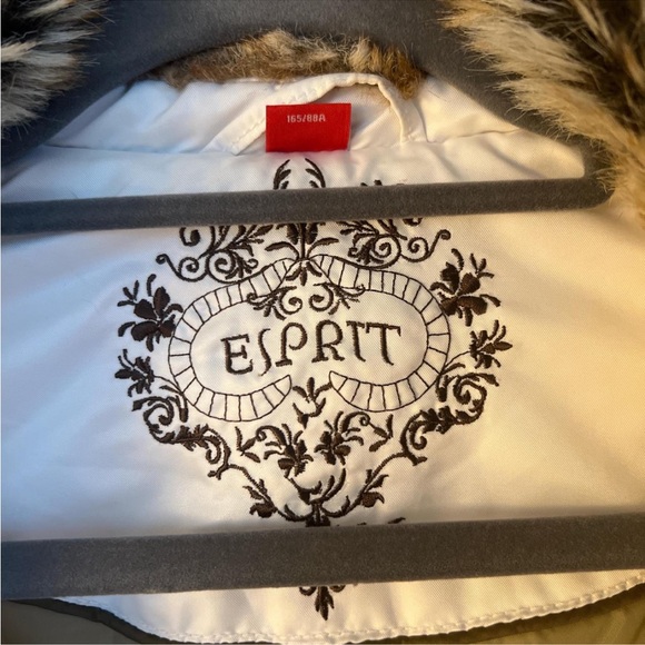 Esprit fur collar puffer jacket with horn toggles - Picture 4 of 5